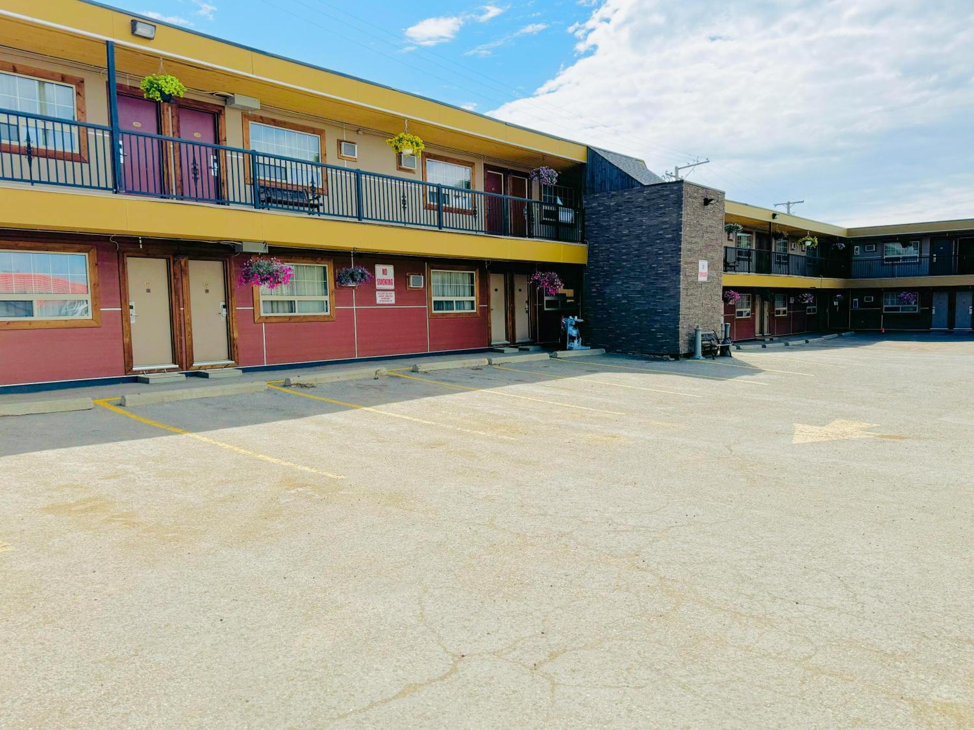 Travelodge By Wyndham Dawson Creek Exterior photo